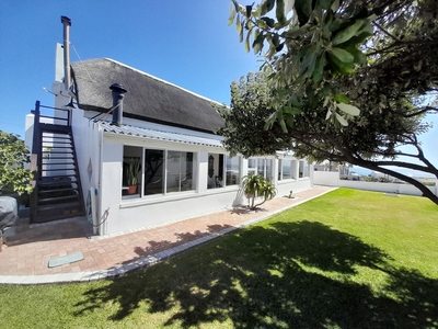 5 Bedroom House For Sale in Gansbaai Central