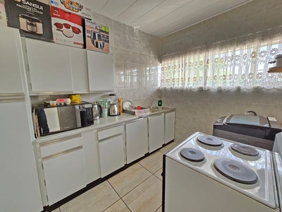 Extremely Spacious Two Bedroom Unit in Kempton Park