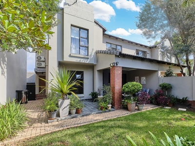 Sectional Title for sale with 3 bedrooms, Craigavon, Sandton