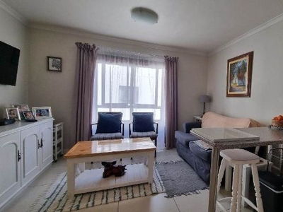 Spacious Bachelor Apartment To Rent In The Beaumont, Claremont Upper, Cape Town, Claremont Upper | RentUncle