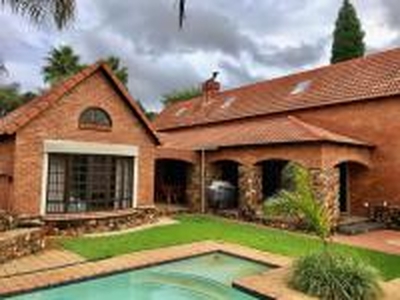 4 Bedroom House to Rent in Silver Lakes Golf Estate - Proper