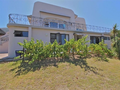 6 BEDROOM HOME WITH MAJESTIC VIEWS IN PLATTEKLOOF