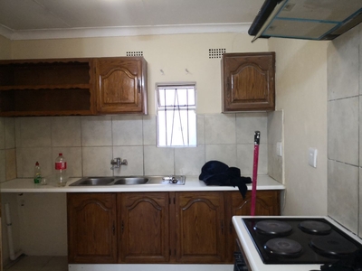 Privacy in a 2-Bedroom and 1 Bath Cottage in Fleurhof, Randburg