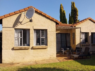 2 Bedroom townhouse - sectional for sale in Eldoraigne, Centurion