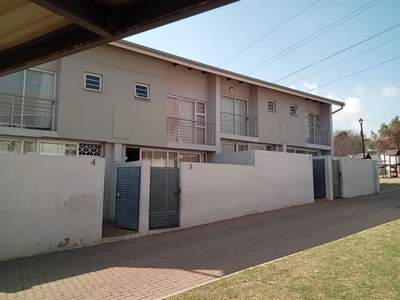 3 Bedroom Gated Estate For Sale in Die Heuwel