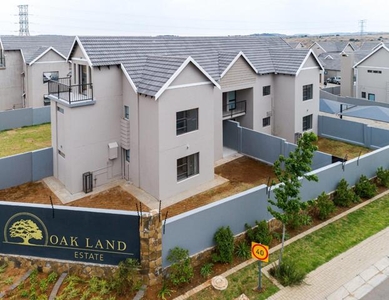 Townhouse For Rent In Oak Land Estate, Bloemfontein