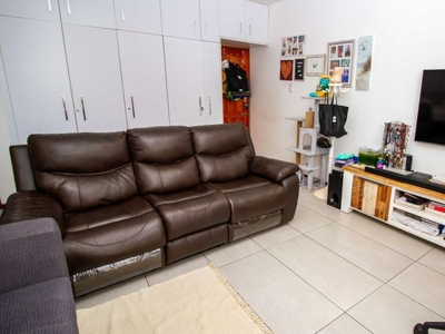1 Bedroom bachelor apartment for sale in Braamfontein, Johannesburg