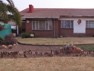 3 Bedroom house for sale in Florida Lake, Roodepoort