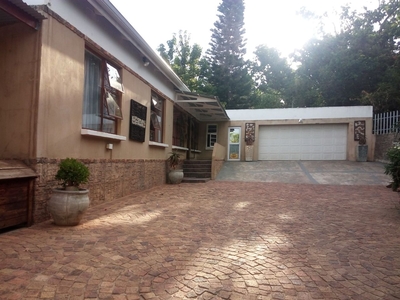 4 Bedroom House Rented in Grahamstown Central
