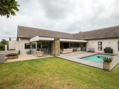 4 Bedroom House For Sale in Cotswold Downs Golf & Country Estate