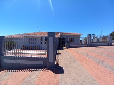 4 Bedroom House For Sale in Vredenburg