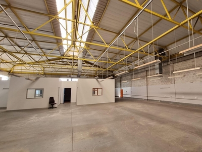 582m² Warehouse To Let in Maitland
