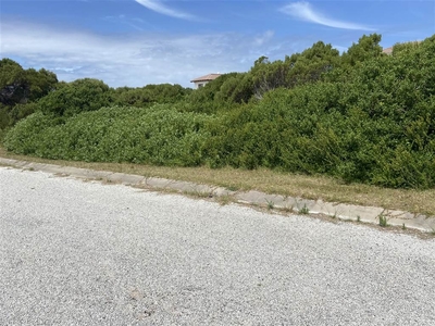 647 m² Land available in St Francis Bay