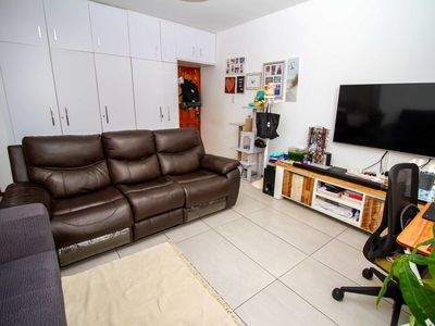 Bachelor Apartment For Sale in Braamfontein