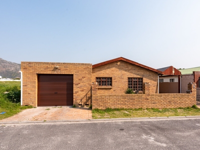 House For Sale in Coniston Park, Steenberg