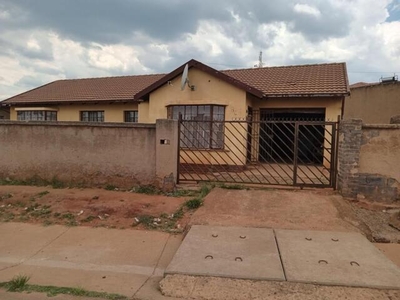House For Sale In Ibazelo, Tembisa