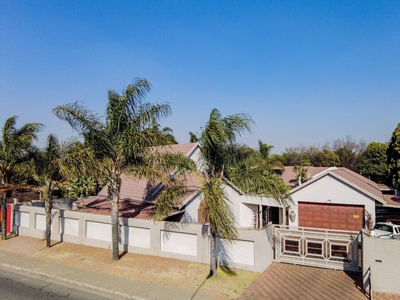 House For Sale in Van Riebeeck Park