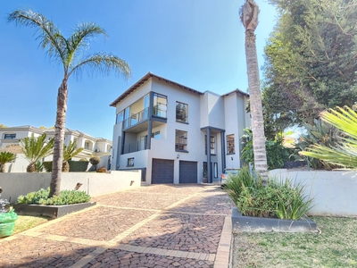 House For Sale in Woodhill Golf Estate