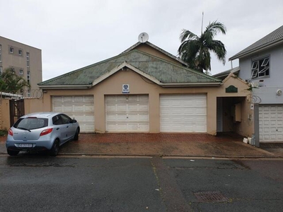 Townhouse For Rent In Essenwood, Durban