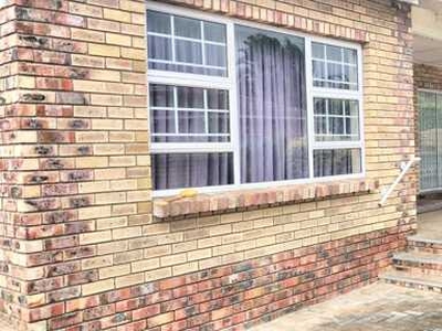 Townhouse For Sale In Beverley Grove, Port Elizabeth