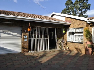 Townhouse For Sale In Petersfield, Springs
