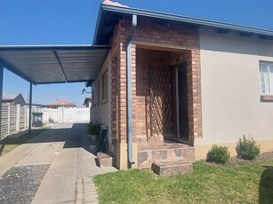 3 Bed Townhouse in Waterkloof