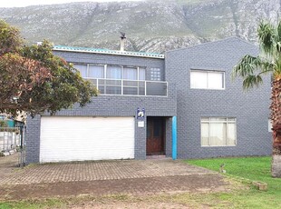 House For Sale in Bettys Bay, Bettys Bay