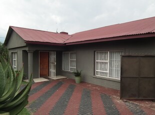 House For Sale in Roodepoort North, Roodepoort