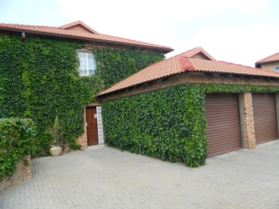 3 Bedroom Cluster To Let in Six Fountains Estate