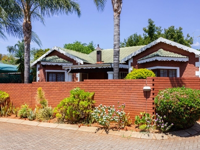 3 Bedroom Townhouse For Sale in Pretoria North