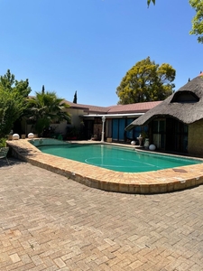 5 Bedroom House For Sale in Vryburg