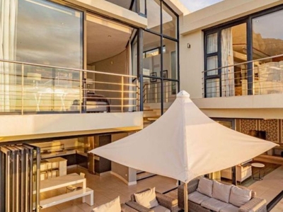 6 Bedroom house to rent in Camps Bay, Cape Town