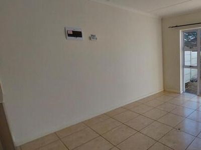Apartment For Rent In Cravenby, Parow