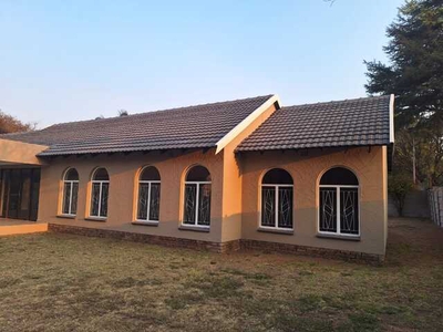 House For Sale In Birchleigh North, Kempton Park