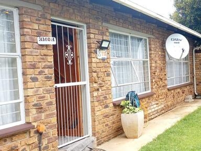 House For Sale In Boltonia, Krugersdorp