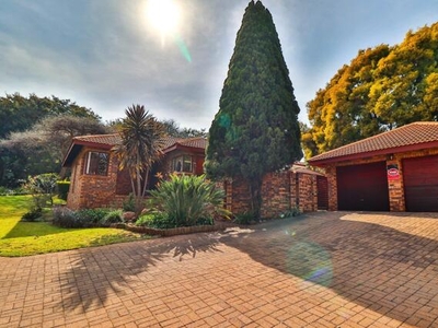 House For Sale In Faerie Glen, Pretoria