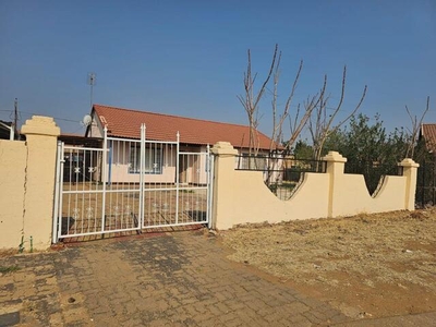 House For Sale In Mmabatho Unit 8, Mafikeng