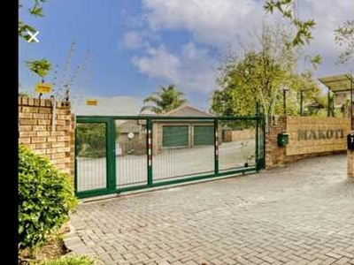 House For Sale In Wilgeheuwel, Roodepoort