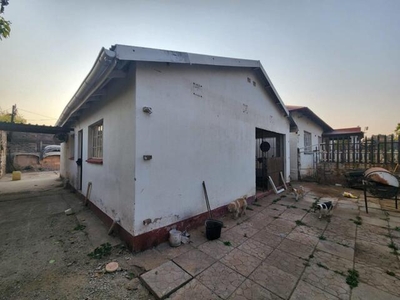 House For Sale In Wychwood, Germiston