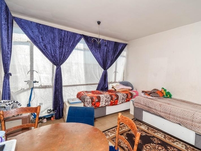 Safe and sunny 1 Bedroom apartment.Close to Lakeside Mall.