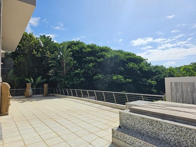 Stylish and spacious apartment for sale in the heart of Ballito!