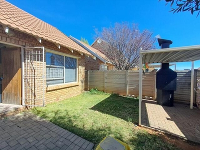 Townhouse For Rent In Fleurdal, Bloemfontein