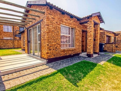 Townhouse For Rent In Honeypark, Roodepoort