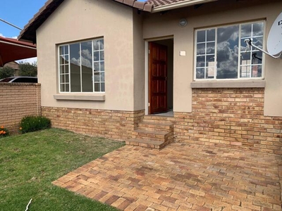 Townhouse For Rent In Kosmosdal, Centurion