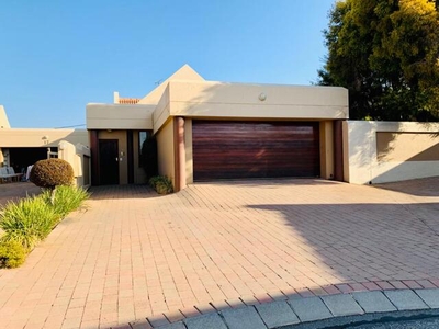 Townhouse For Rent In Lonehill, Sandton