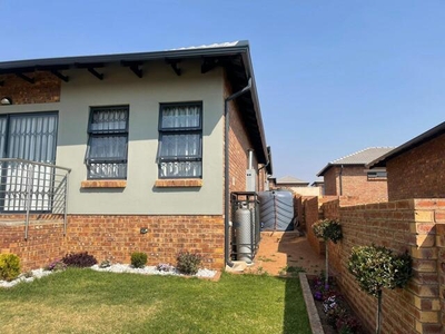 Townhouse For Rent In Witbank Ext 10, Witbank
