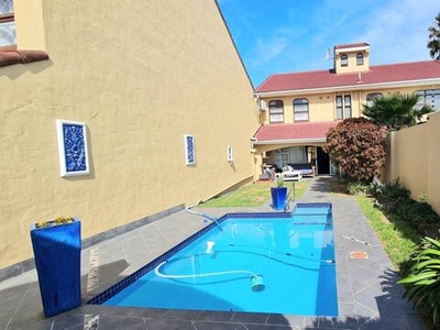 Townhouse For Sale In Beacon Bay, East London