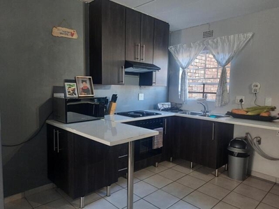 Townhouse For Sale In Crystal Park, Benoni