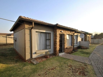 Townhouse For Sale In Dawn Park, Boksburg