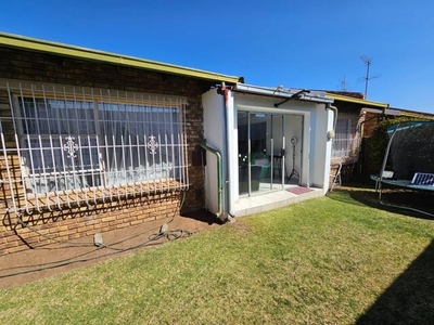 Townhouse For Sale In Florida, Roodepoort
